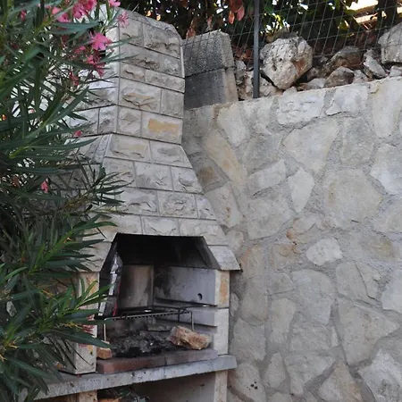 Vila Kamenjak Volme, Cousy House With Pool