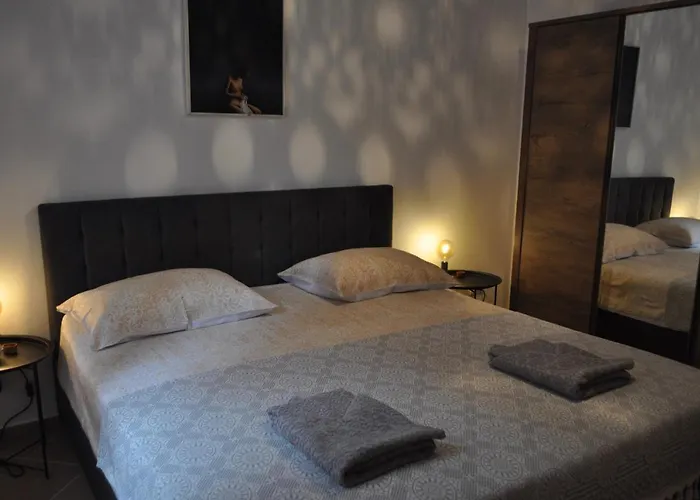 Vila Kamenjak Volme, Cousy House With Pool