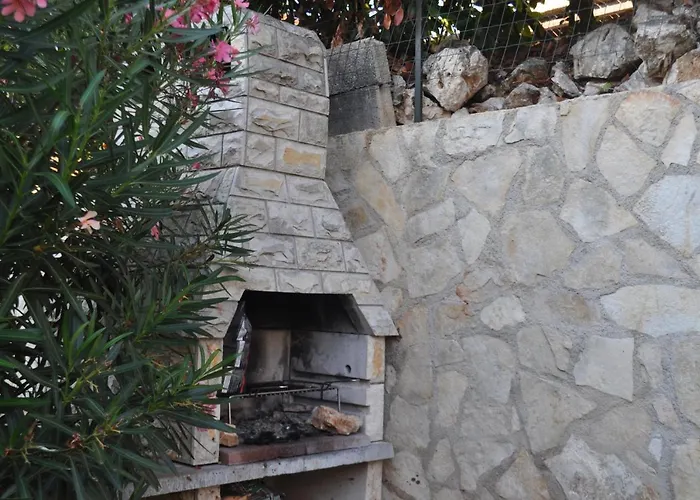 Vila Kamenjak Volme, Cousy House With Pool