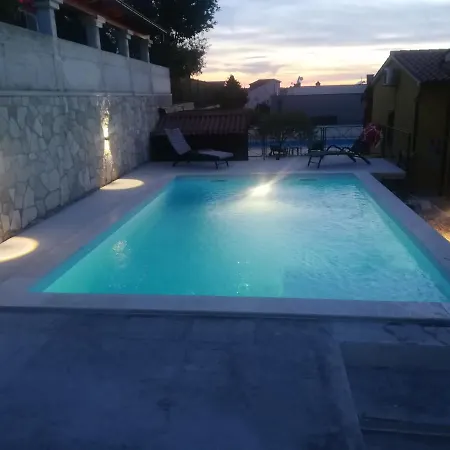 Villa Kamenjak Volme, Cousy House With Pool